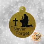 Embroidered Kneeling Soldier Vinyl Ornament – Cute Holiday Tree Decoration & Military Honor Gift Topper